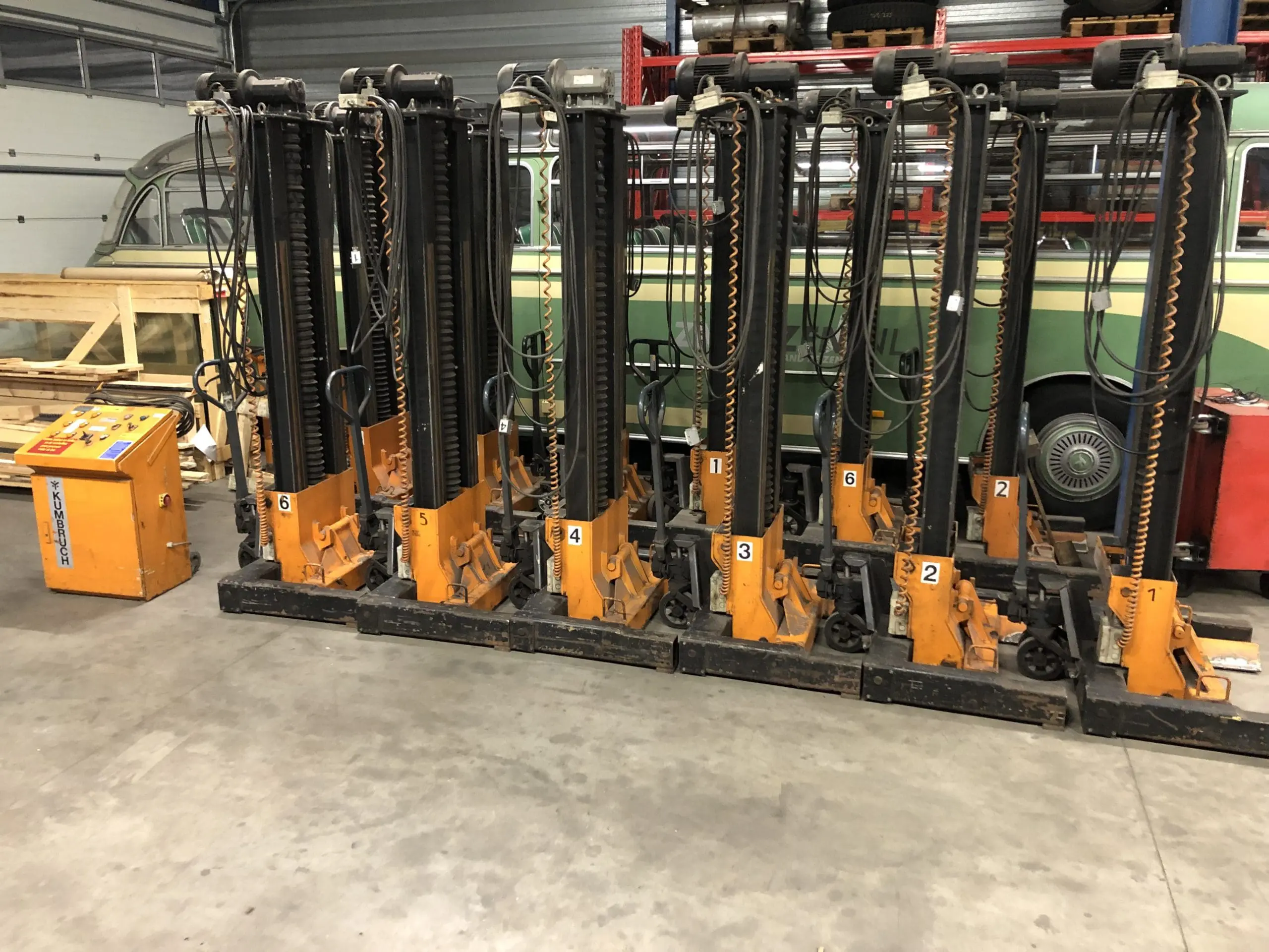 Featured image for “Mobiele Hefkolommen 6 x 5 ton”