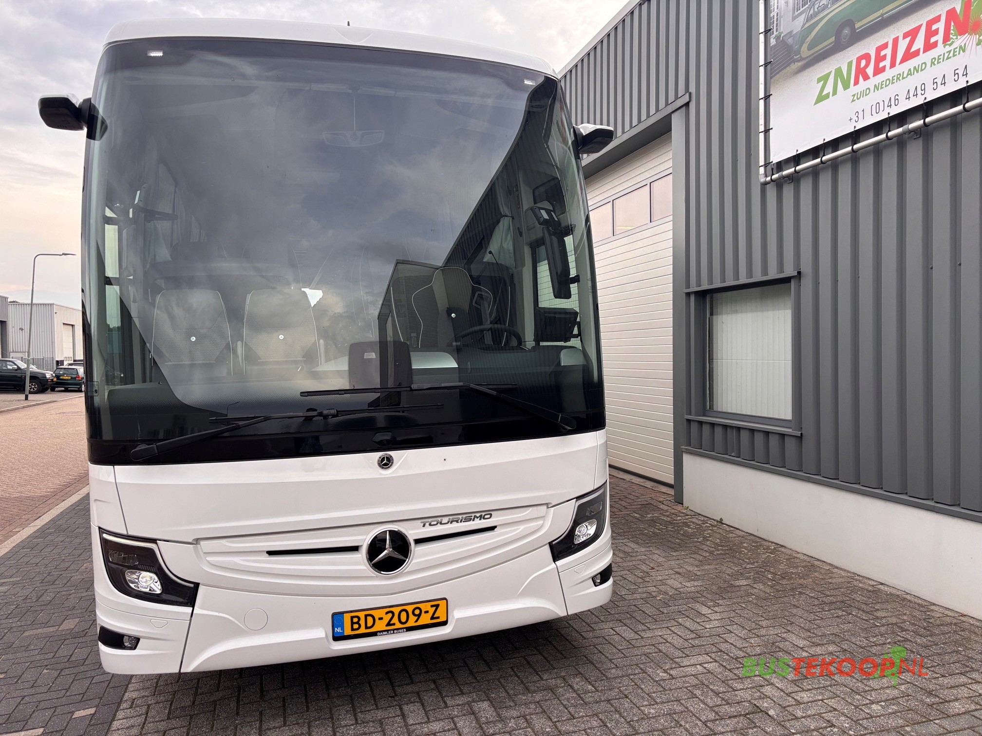 Mercedes Tourismo E 17 RHD 63Pl. NIEUW - Image 2