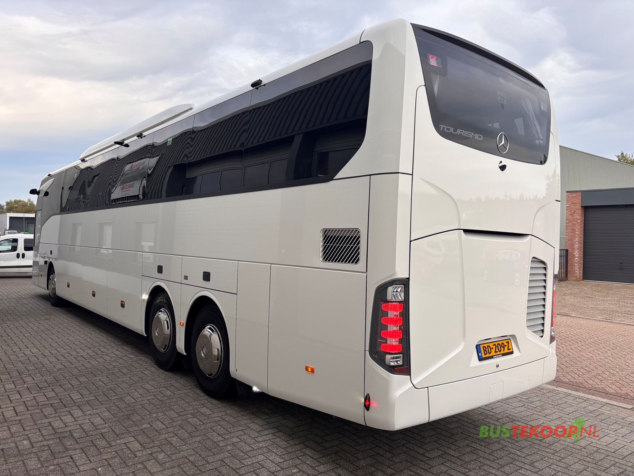 Mercedes Tourismo E 17 RHD 63Pl. NIEUW - Image 4