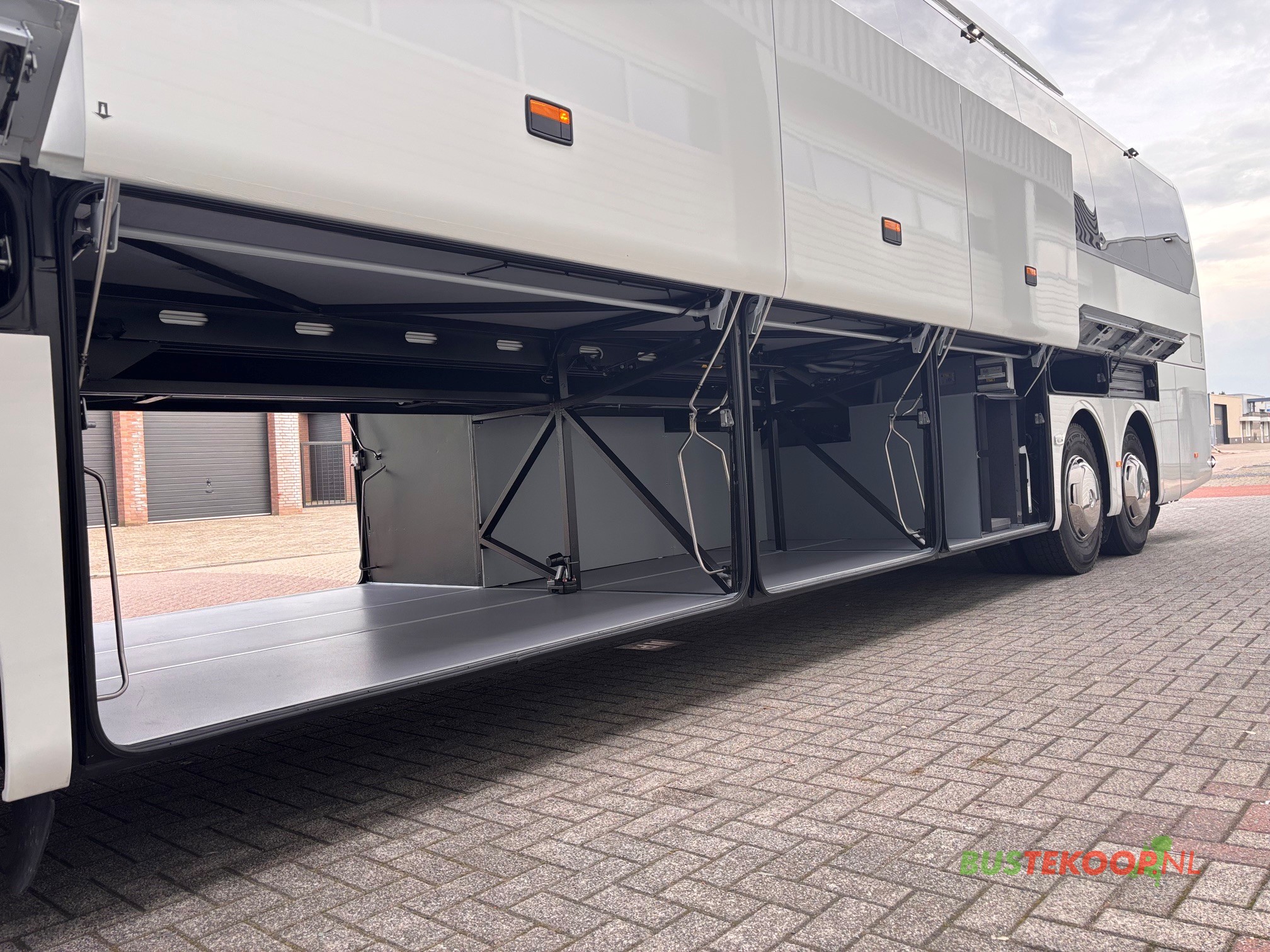 Mercedes Tourismo E 17 RHD 63Pl. NIEUW - Image 8