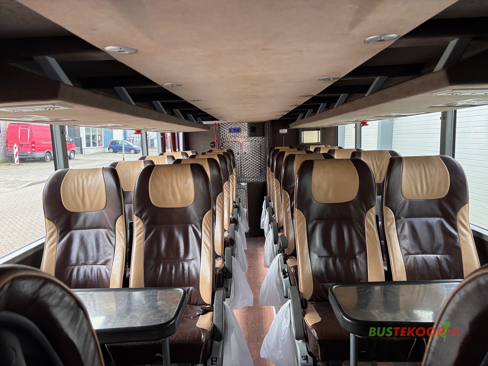 Vanhool TD927 Astromega 90 Seats - Image 15
