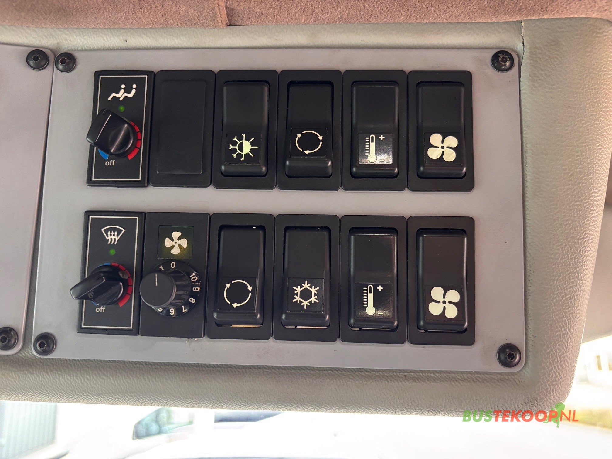 Vanhool TD927 Astromega 90 Seats - Image 25